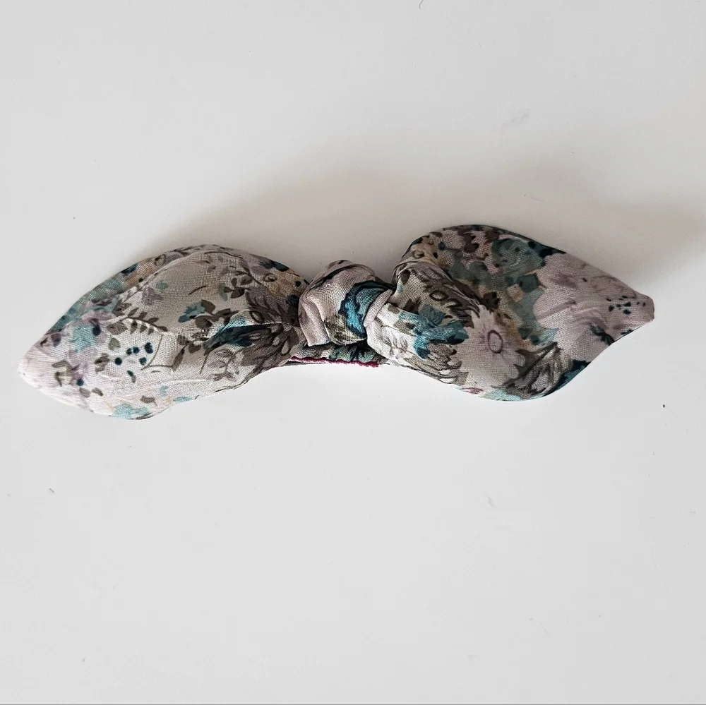 NWOT Maniere De Voir Floral Bow Hair Clip